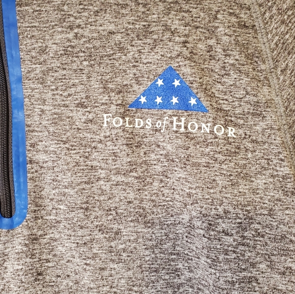 PENNANT | Men’s heathered-gray Folds of Honor 1/4 pullover shirt. Size small. - Picture 3 of 6